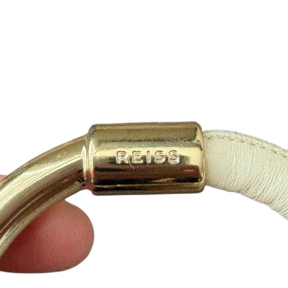 Lot of 6 Gold Tone Bracelets Victoria Secret Reiss - Picture 11 of 11